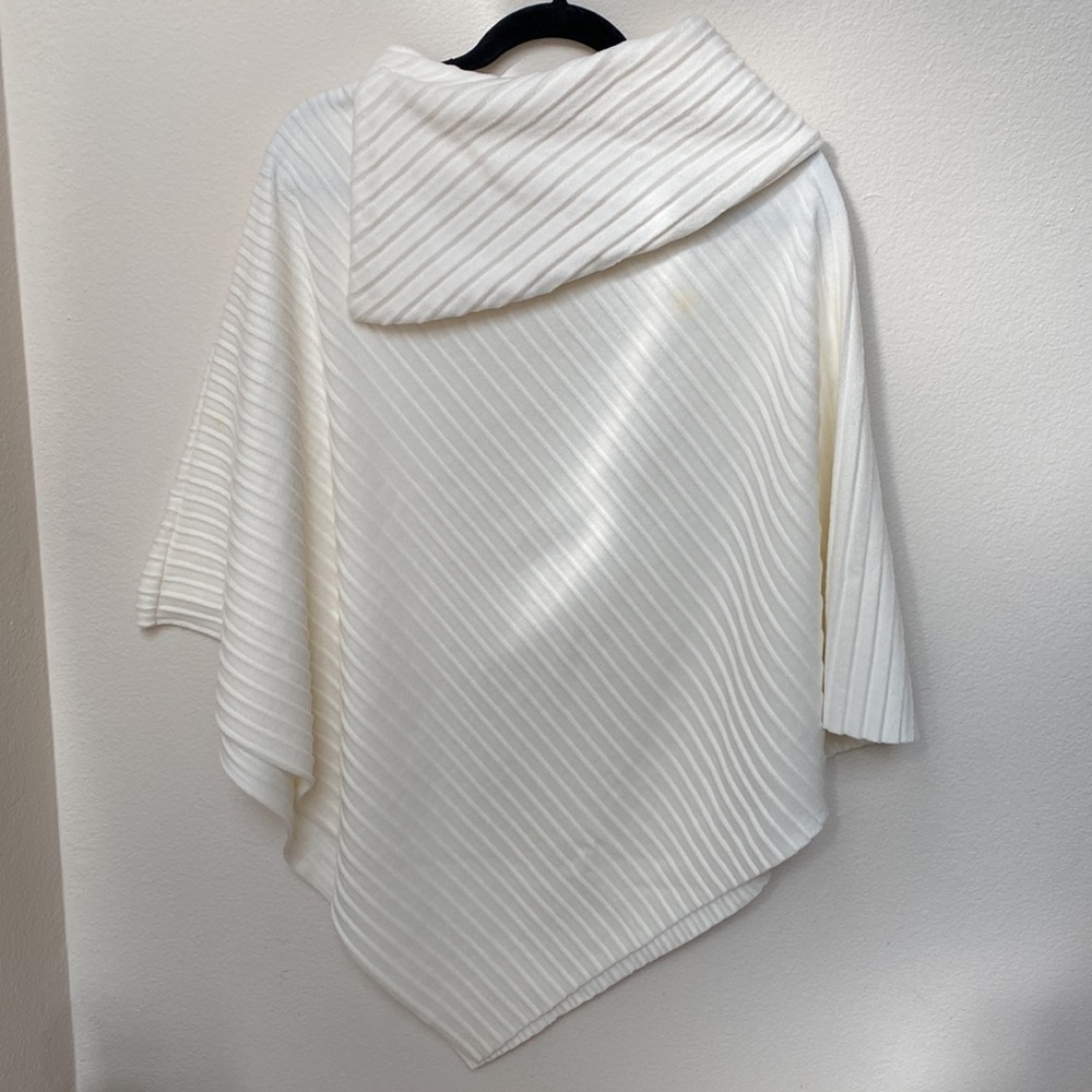 Poncho - Picture 6 of 6